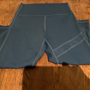 Zyia Active Capri Leggings Size 6-8 Stretch Athletic Bottoms